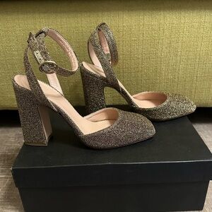 J. Crew Vicky Pump in magic Lurex. Size 8. Metallic Gold. Like new!!